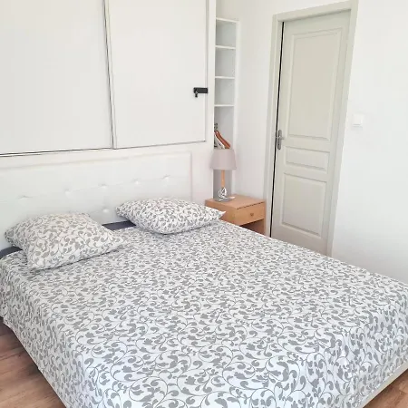 Appartement T2 avec sa terrasse ensoleillée et son Jaccuzi privatif Apartamento *