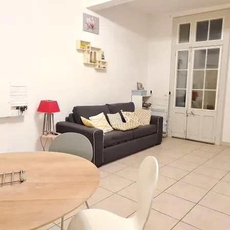 Appartement T2 avec sa terrasse ensoleillée et son Jaccuzi privatif *