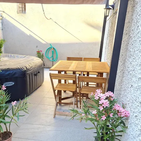 Appartement T2 avec sa terrasse ensoleillée et son Jaccuzi privatif *