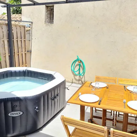 Appartement T2 avec sa terrasse ensoleillée et son Jaccuzi privatif
